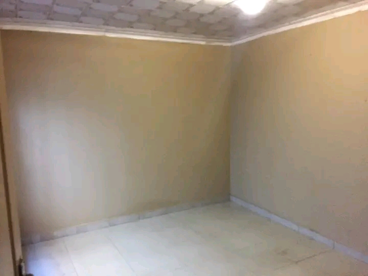 2 room zozo at orlando east opposite diepkloo  in Diepkloof