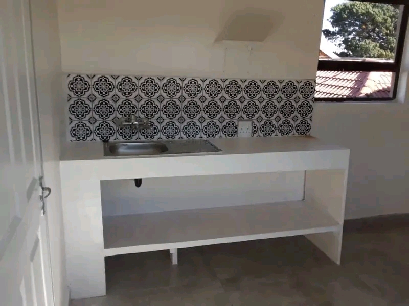 Vacant ensuite available in zone 4. r3100.00+  in Diepkloof