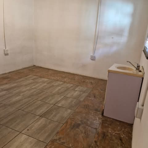 Comfortable cottage available in a safe area   in Turffontein