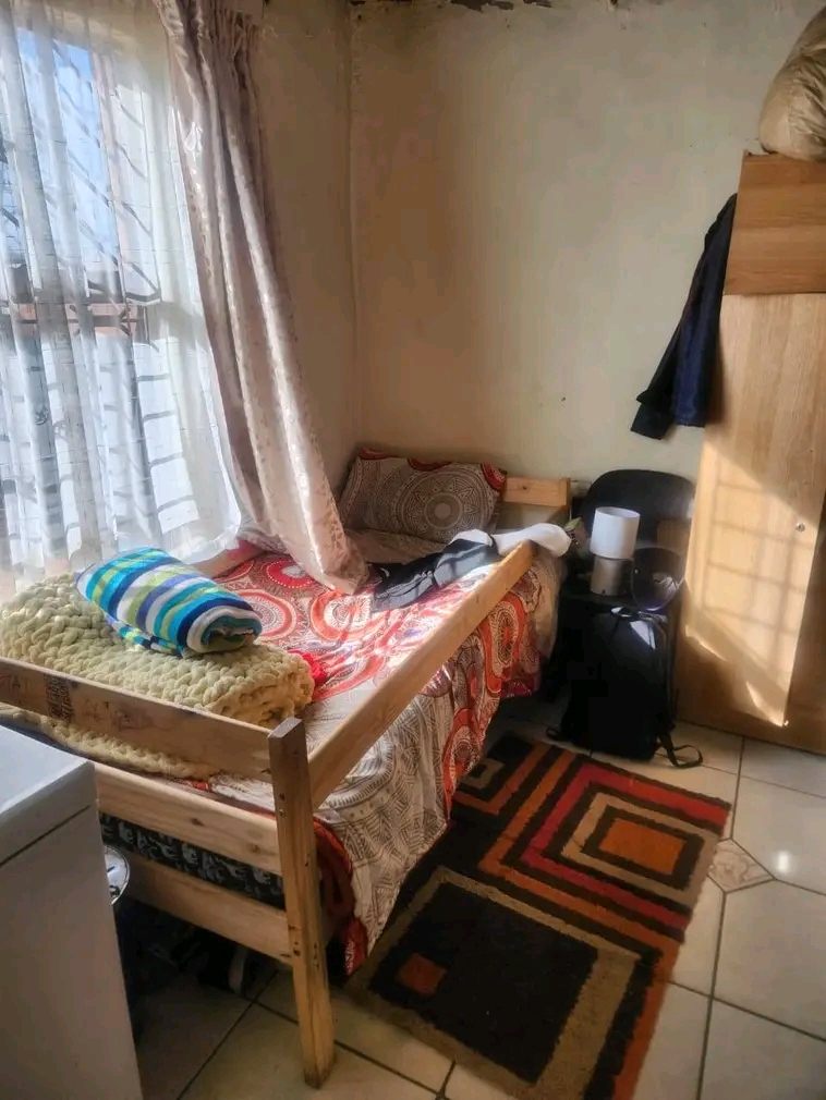 Home for rental, ext 1 last street before eye  in Orange Farm