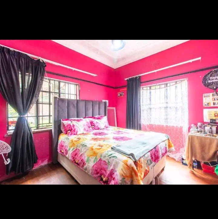 3 bedroom house to rent available. r8000 wate  in Bezuidenhout Valley