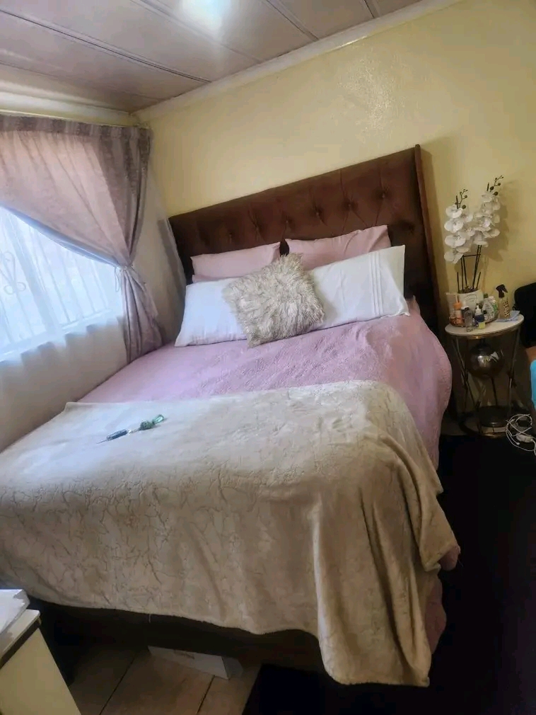 Home for rental, ext 1 last street before eye  in Orange Farm