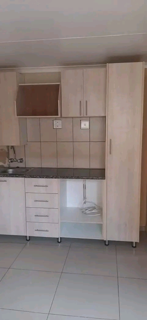 Fitted bachelor room available to rent immedi  in Vosloorus