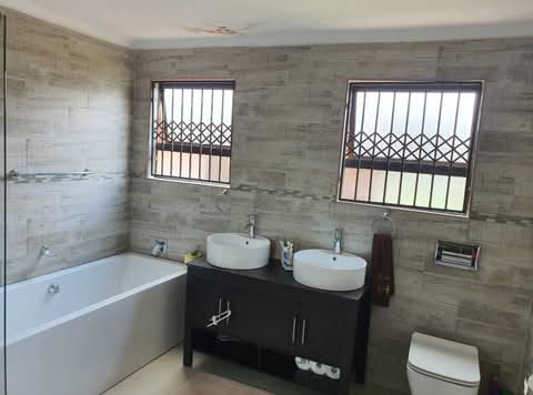 3 bedroom house for sale in ext 36 inside a b  in Olievenhoutbosch