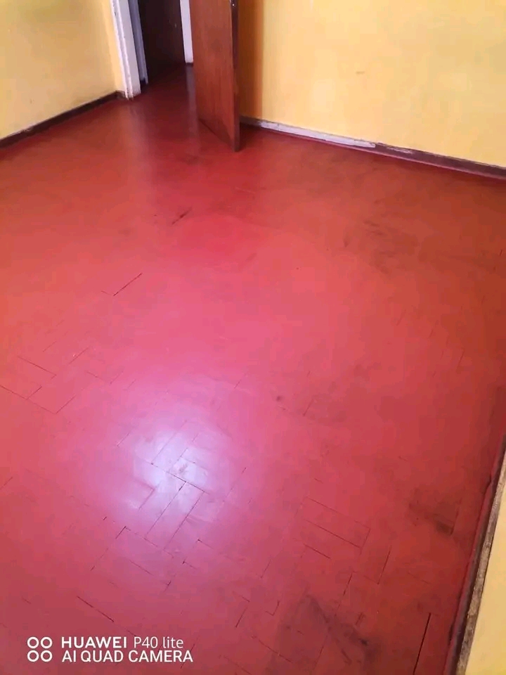 Room to let in a flat cnr bouquet and haig st  in Rosettenville