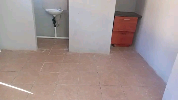 2 rooms available with wardrobes, kitchenlet,  in Kempton Park
