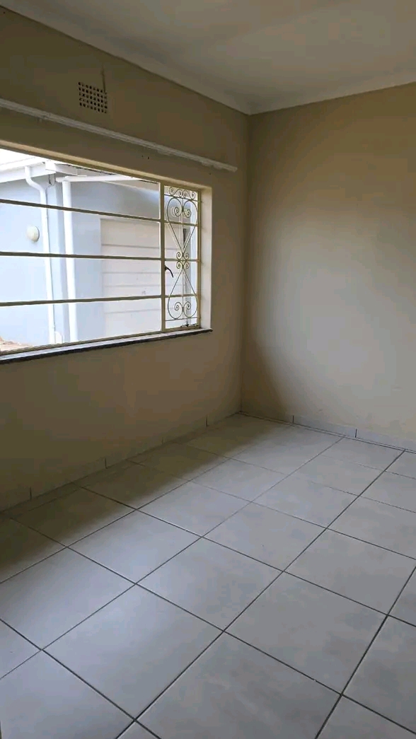 Room for rent
r2000 rent
ready for occupati  in Krugersdorp