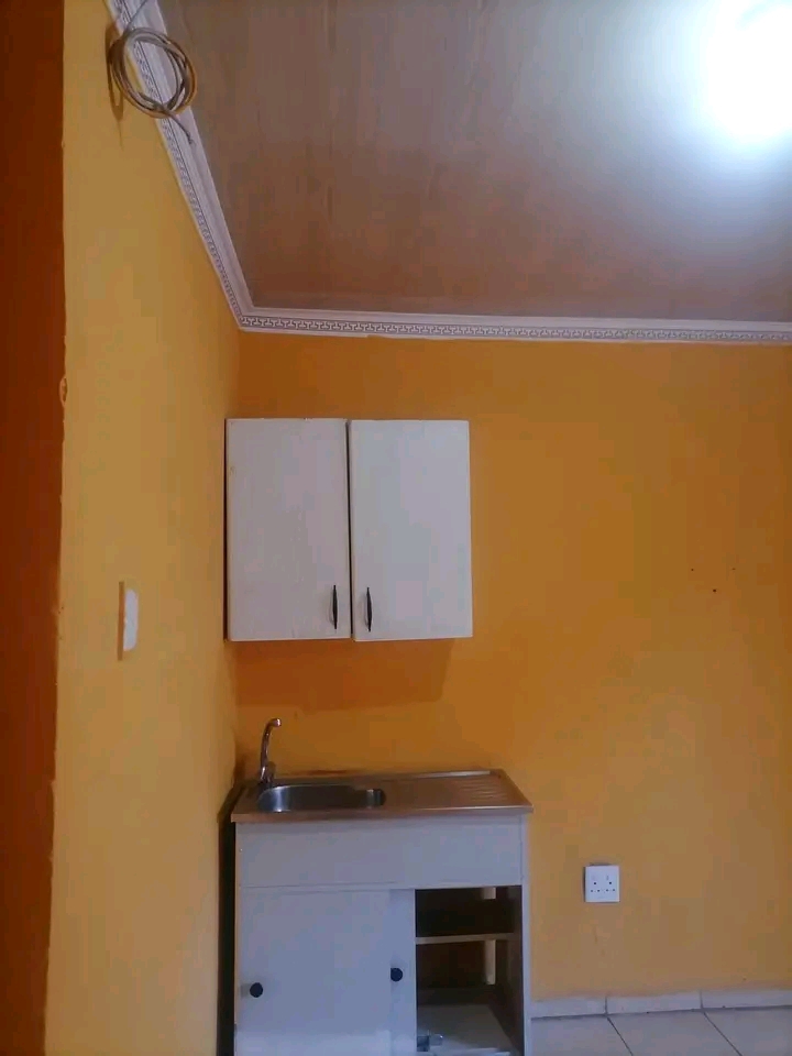 Spacious en-suite room to rent at ext 24.

  in Protea Glen