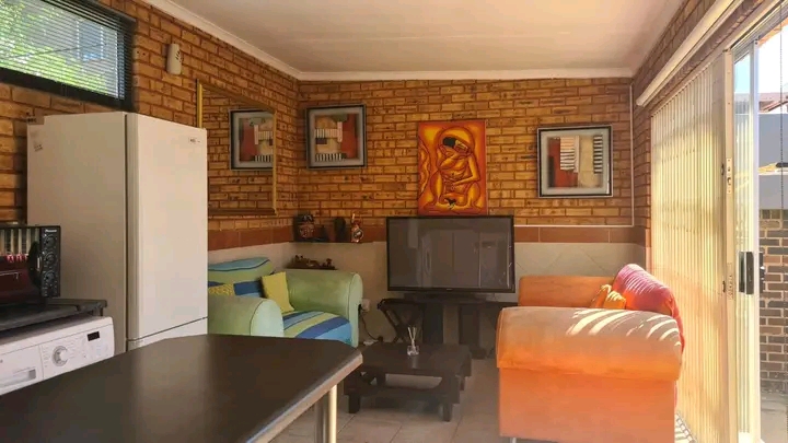 Rental - it’s a smart, upmarket fully furni  in Mondeor
