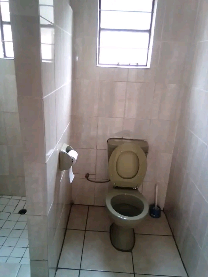 Big spacious garage for rental, @khumalo vall  in Katlehong