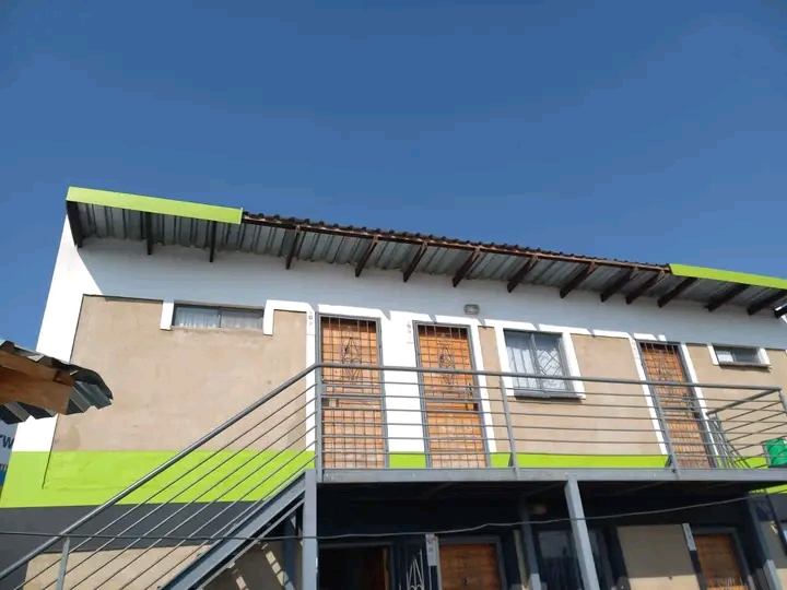 Standard rooms are available at ext 2.
text   in Kaalfontein