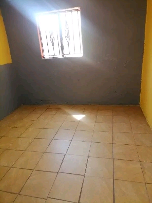 Room available in dobsonville ext 3 island re  in Dobsonville