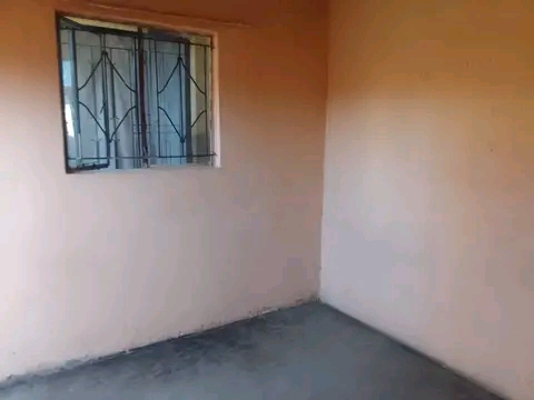 Room available at eliliba section amount of r  in Tembisa
