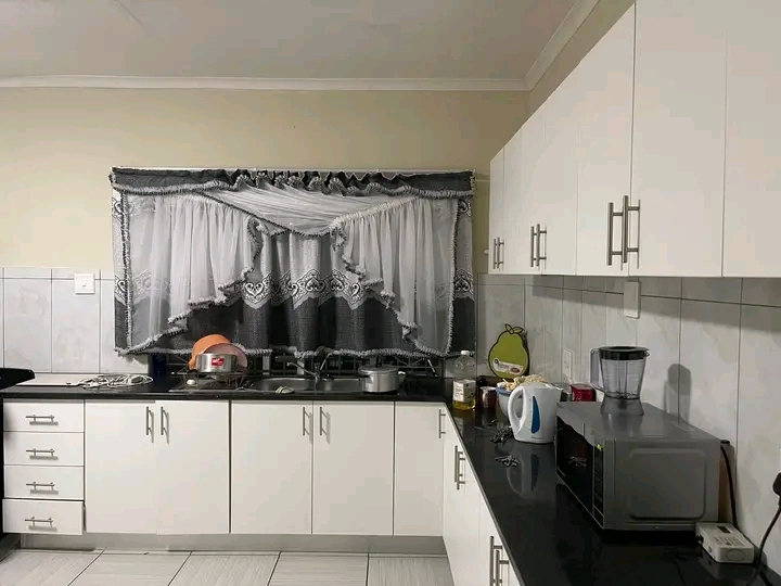 Newly renovated 4-bedroom house featuring one  in Forest Hill