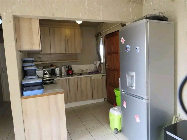 2 bedroom 2 bathroom (en-suite) bond house av  in Olievenhoutbosch