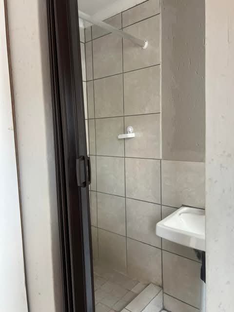 Bachelor room to let for r2600 per month excl  in Olievenhoutbosch