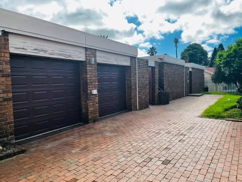 Beautiful 3 bedroom home to rent  comfortably  in Springs