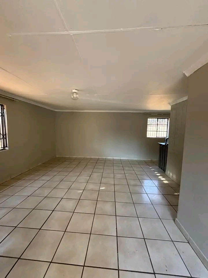 A very spacious cottage to rent comes with fi  in Old Birch Acres