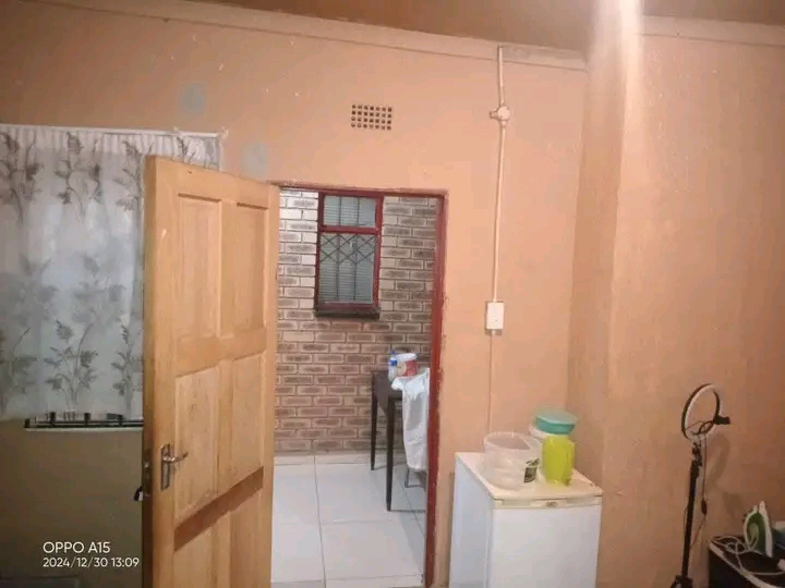 Room is available r1400 it includes electrici  in Rockville