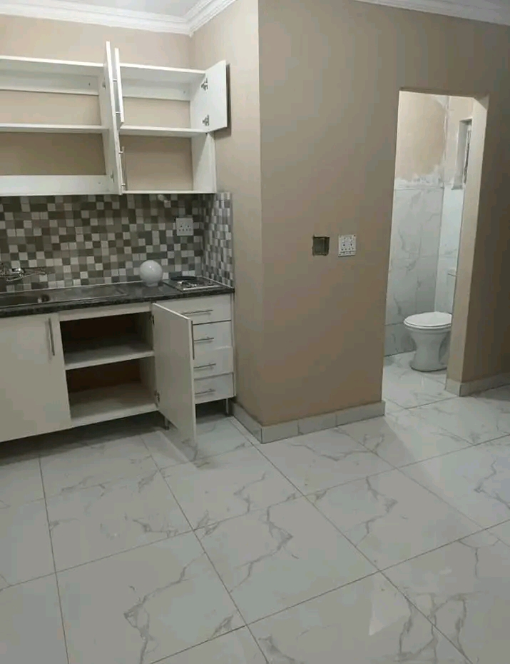 A barchelor room is available at ext 37 tasse  in Olievenhoutbosch