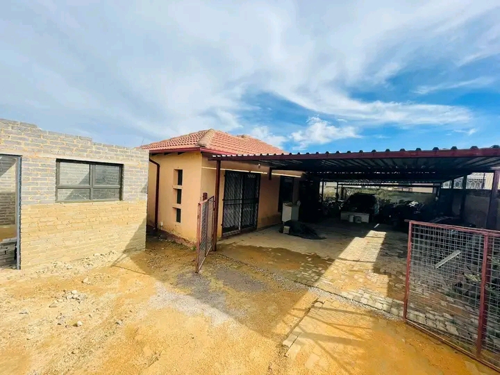 3 bedroom house with fittings,open plan kitch  in Kempton Park