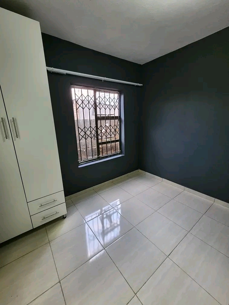-bachelor available
r2800
- refundable depo  in Ebony Park