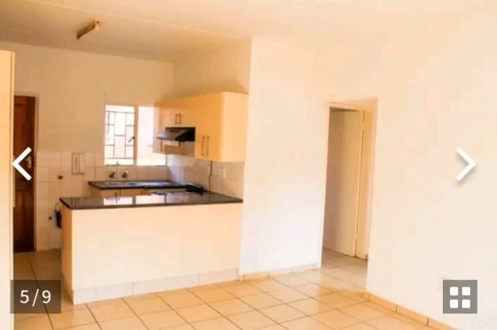 Single room available for 1 person -
its a 2  in Kempton Park