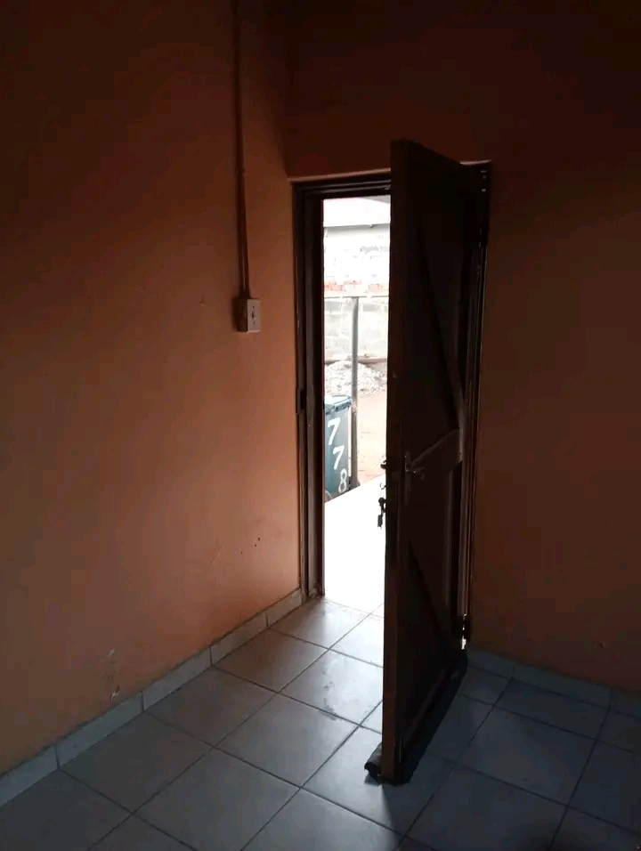 Standard room available at  tsoaing street ex  in Chiawelo