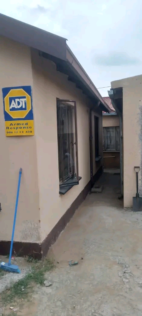 2 bedroom house  available at ext 4
rent r50  in Ebony Park