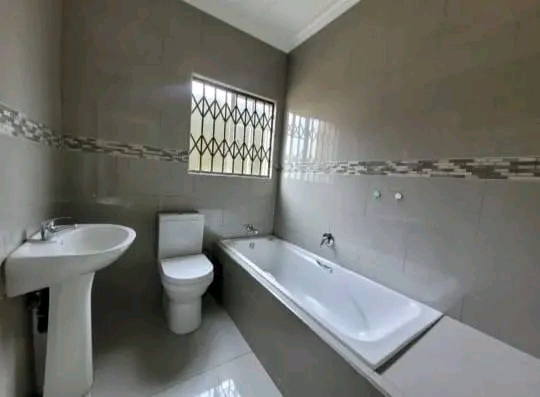 Ground floor 2bed 2bath apartment for rent cl  in Wilgeheuwel