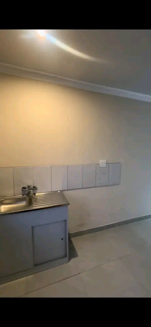 Garage available for rental in zone 2

💰  in Pimville