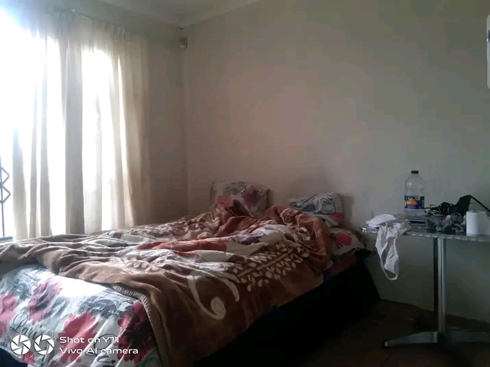 3 bedrooms|1 bath|guest toilet|lounge|kitchen  in Dawn Park