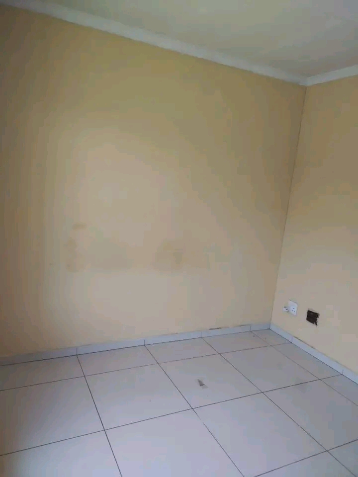 A room available from the 1 st of apri  ex 8   in Cosmo City