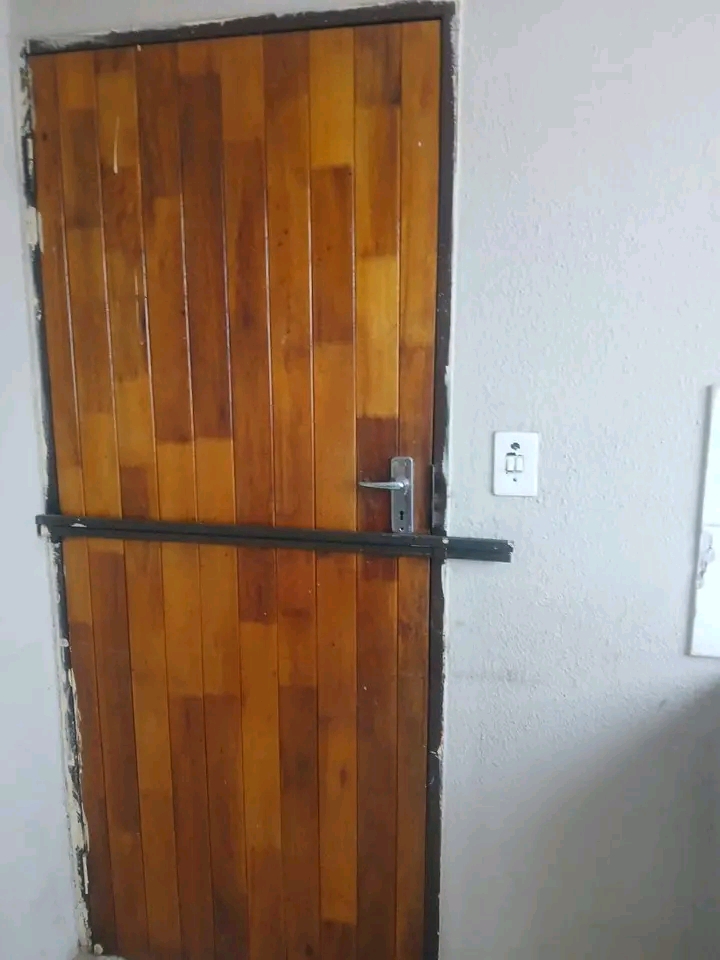 House to rent
2 bedroom and 1 bathroom  
eb  in Ebony Park