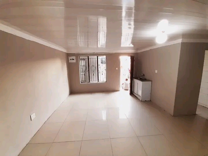 Big cottage to rent  ext 13 with own shower&t  in Protea Glen