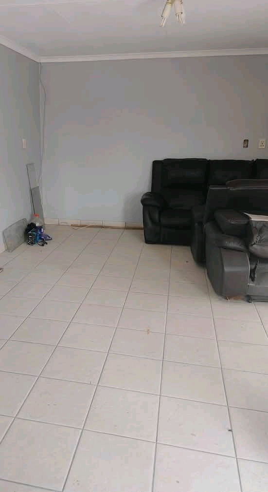 A cosy 3 bedroom stand alone house readily av  in Norkem Park