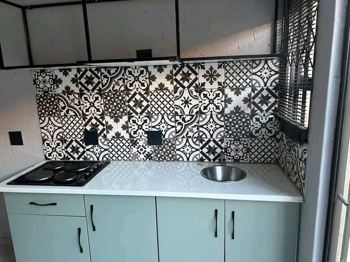 Stylish batchelor available in eastfield ext   in Vosloorus