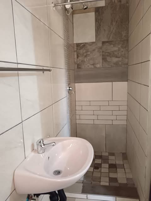 1 spacious fitted bedroom cottage with open p  in Birch Acres