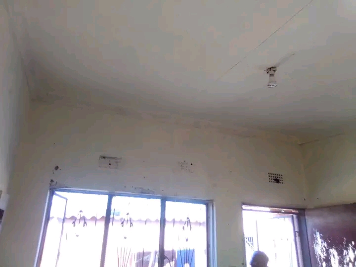 Room to rent next to boxer rent is 800 child   in Senaoane