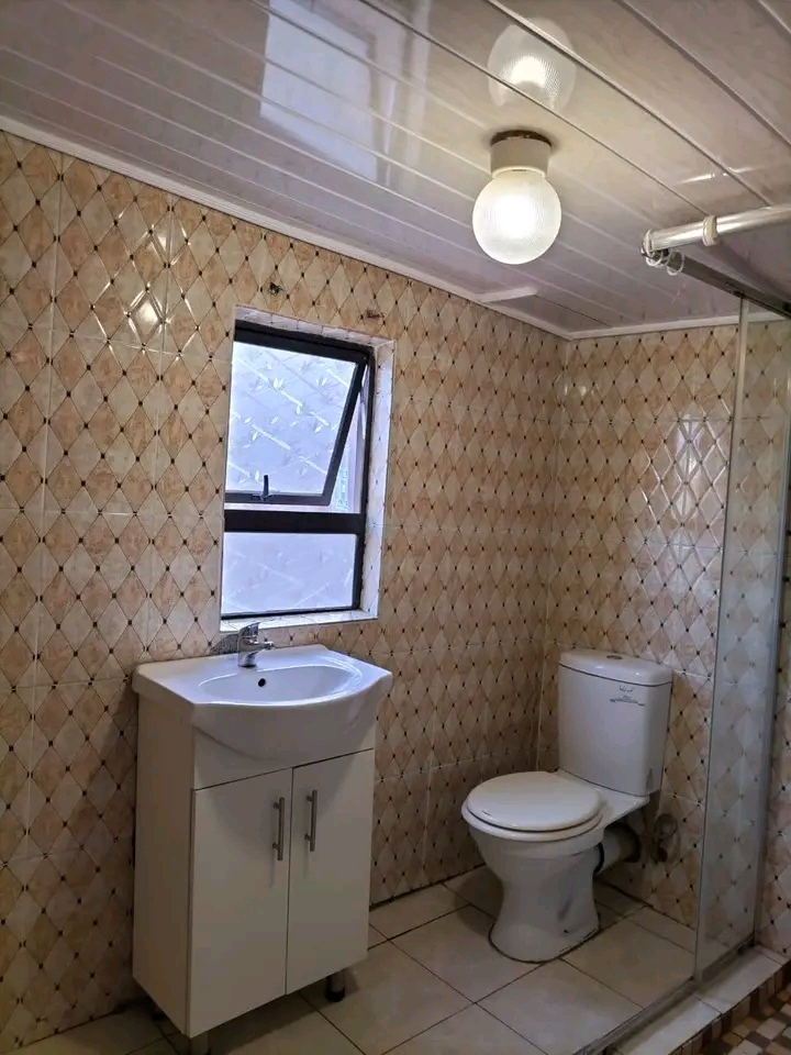 Zone 2 
fitted kitchen 
lounge 
full bathr  in Pimville