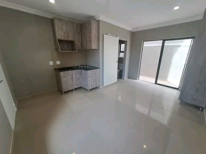 Newly built bachelor to rent at ext 36  price  in Olivenhoutbosch