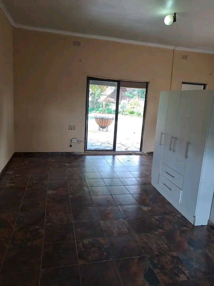 A very spacious  bachelor in a quiet boomed a  in Old Birch Acres
