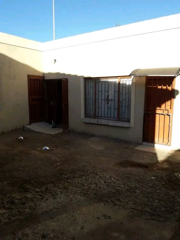 Garage available to rent in ext 3 - island, o  in Dobsonville