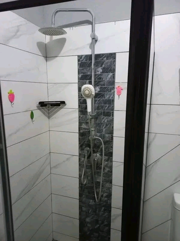 3 bedroom house with 2 bathroom house to let   in Kensington