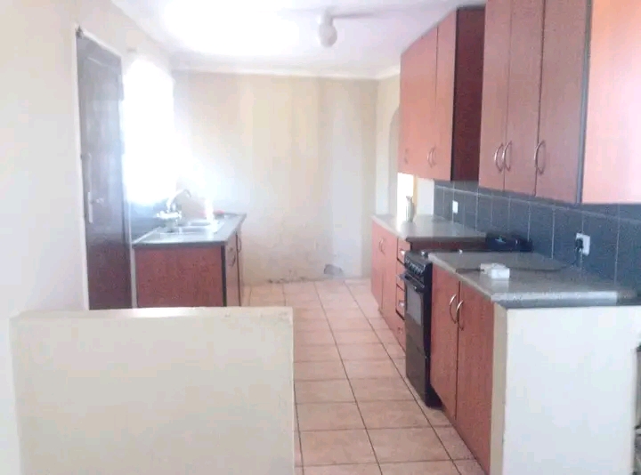 A spacious 3 bedroom 2 bath house in ext 4 �  in Norkem Park