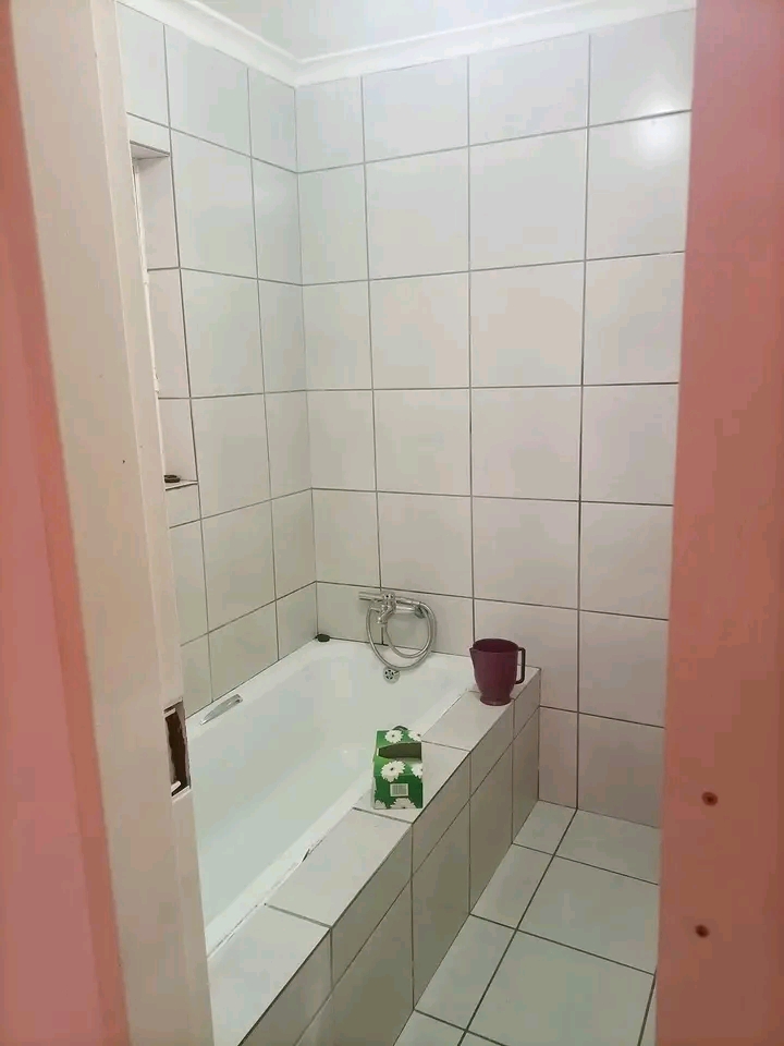 Charming 2 bedroom cottage available
discove  in Kensington