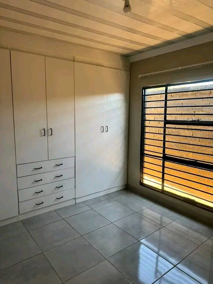 1 bedroom available immediately! own shower o  in Hospital View
