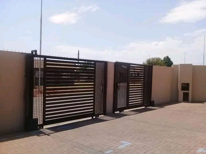 Neat open room accommodation in close   proxi  in Vosloorus