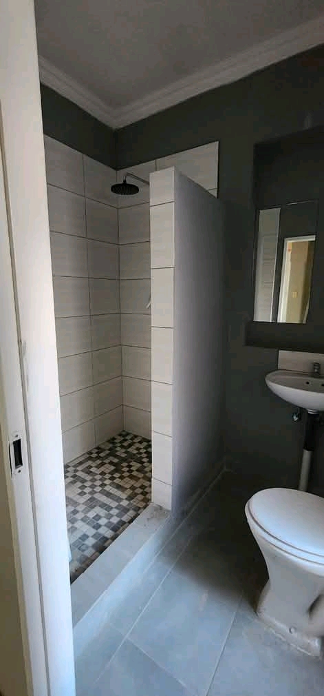 Big bachelor cottage is available for r5200.   in Kensington