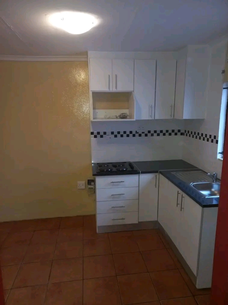 Accomodation available ext 10, it s a 1separa  in Cosmo City